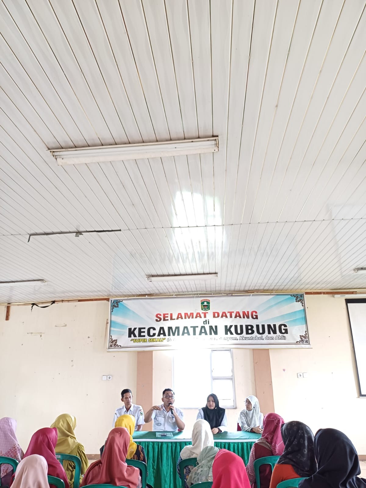 Camat Kubung Buka Acara Pertemuan PKK Kubung