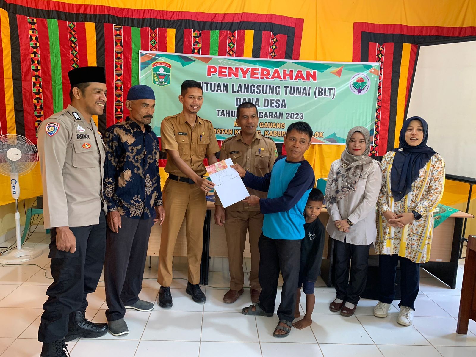 SEKCAM HADIRI PENYERAHAN BLT DD NAGARI GAUANG