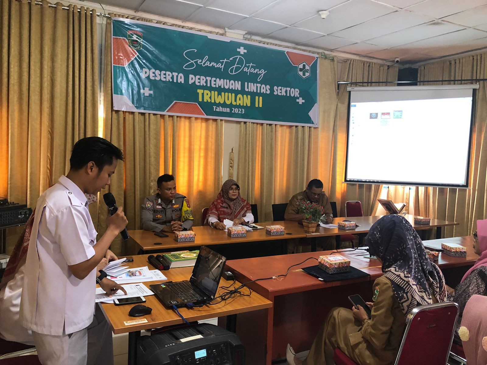 Camat Kubung Buka Acara Pertemuan Lintas Sektor Triwulan II