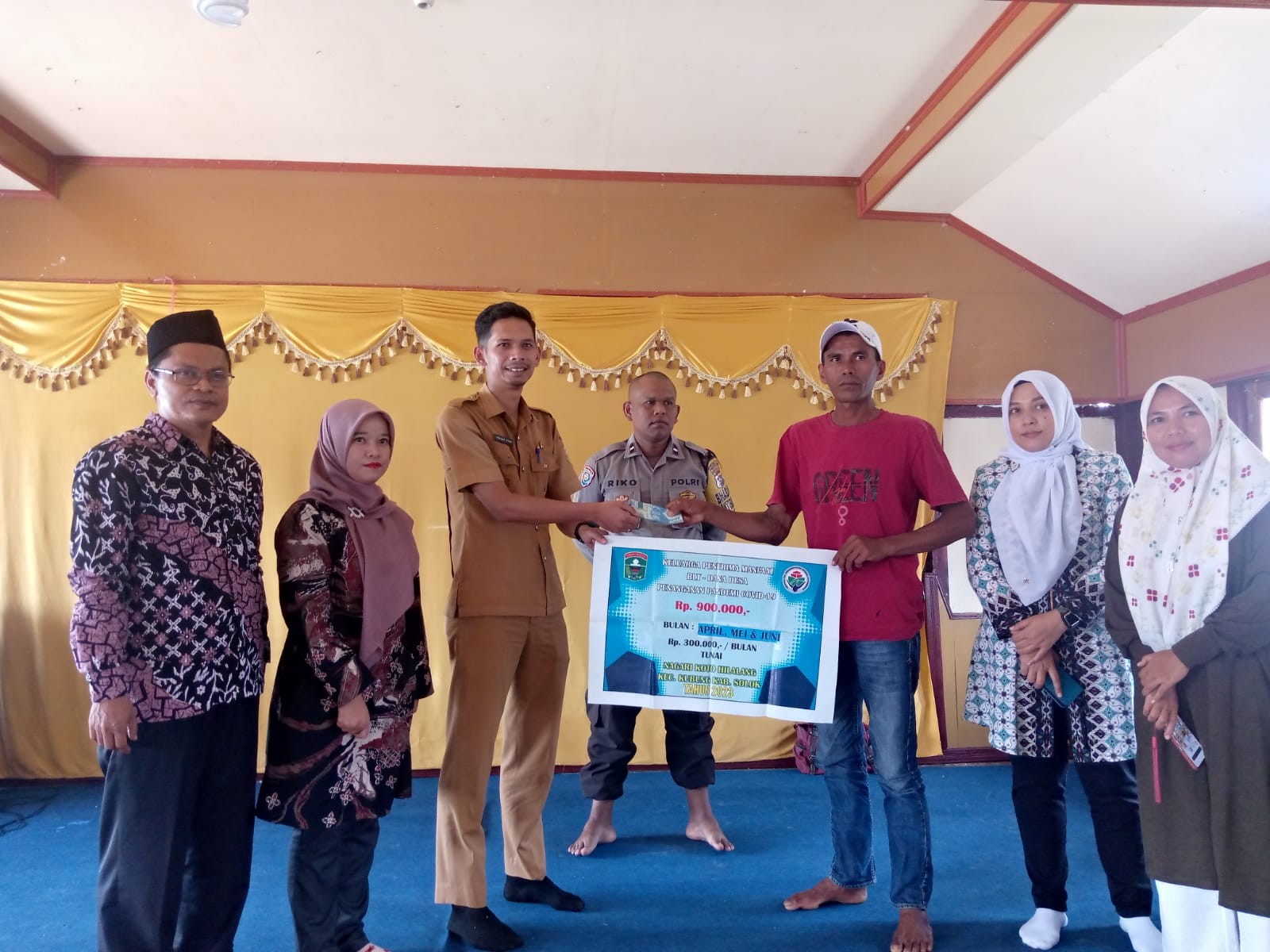 PENYERAHAN BLT DD NAGARI KOTO HILALANG
